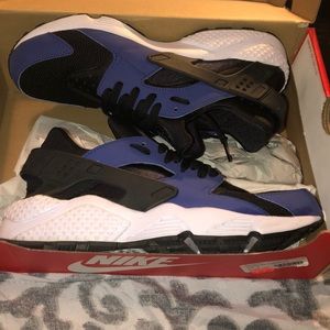 Nike Air Huarache in Deep Royal Blue/Black-White